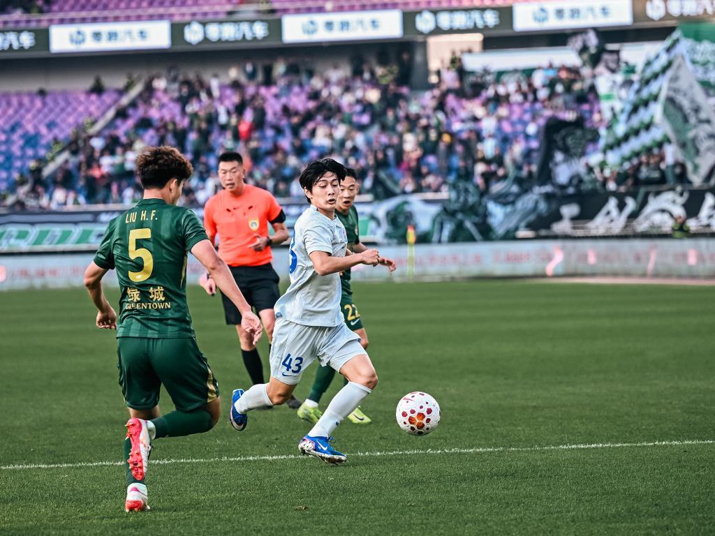 沙巴体育官网-中超观察｜超高上座率令人欣喜，争议判罚需要警惕