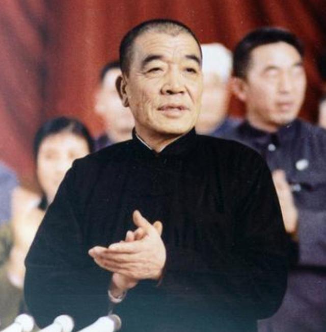 沙巴体育-1986年陈永贵病逝，追悼会规格成难题，邓小平只说了一句话，全场安静